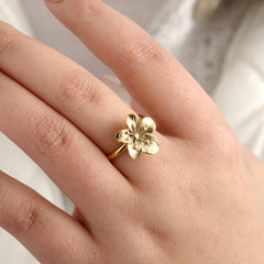 Ring flower gold